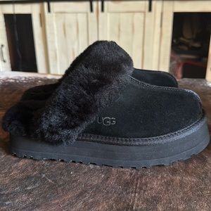 UGG black suede Disquette platform slippers size 8 new!